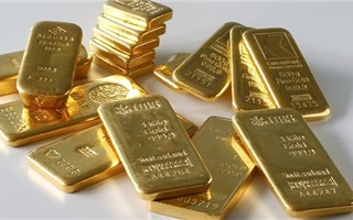 Ngày 2/5: Giá vàng SJC giữ mức ổn định, vàng thế giới giảm mạnh