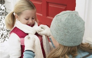 6 sai lầm mẹ cần biết khi chăm sóc trẻ mùa đông