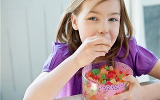 7 tác hại của đồ ăn ngọt đối với sức khỏe trẻ