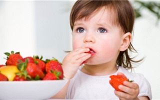 Chế độ dinh dưỡng cho bé 1 tuổi