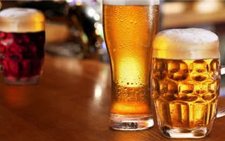 Người không uống rượu bia có xu hướng chết sớm hơn người uống rượu bia