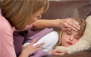 Những sai lầm tai hại mẹ thường mắc khi hạ sốt cho trẻ