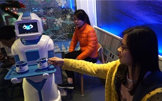 Giáng sinh này phải check in ngay quán cà phê Robot đầu tiên ở Hà Nội