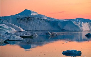 Ngắm vẻ đẹp siêu thực của vịnh băng Ilulissat