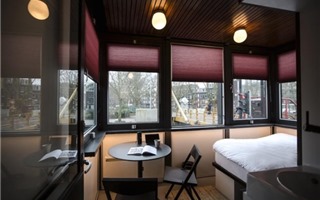 Trải nghiệm độc đáo với khách sạn trên mặt nước ở Amsterdam