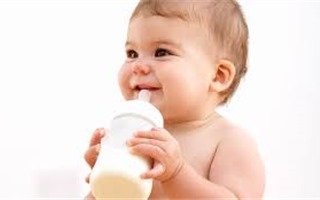 Thời điểm thích hợp nhất đổi sữa cho con