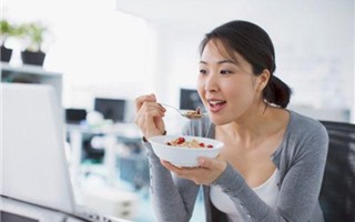 Các loại thực phẩm ngăn bức xạ từ máy tính