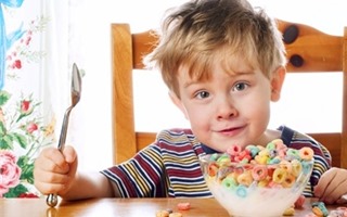 Dinh dưỡng lành mạnh cho trẻ trong ngày Tết