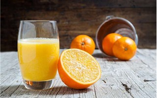 Nước cam nên uống lạnh hay thường là tốt nhất?