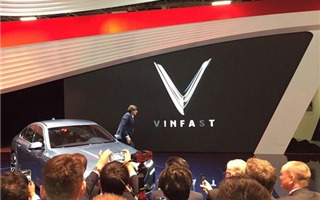 Tài sản tỷ phú Vượng thêm hơn trăm triệu USD ngày xe VinFast ra mắt