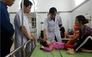 Hà Nội: Hơn 100 trẻ mầm non nhập viện sau bữa ăn ở trường