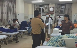 Hơn 60 người nhập viện sau khi ăn bánh mì ở quán vỉa hè
