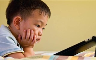 Trẻ em nhìn màn hình điện tử nhiều bị ảnh hưởng không tốt tới não bộ