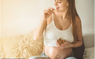 Để bé thông minh, mẹ bầu không nên bỏ qua những loại hạt này trong 3 tháng đầu thai kỳ