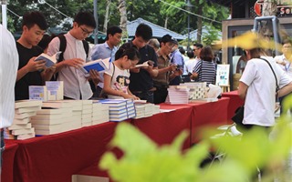 Chùm ảnh: Bạn đọc thích thú khám phá "Ngày sách Israel" tại Hà Nội