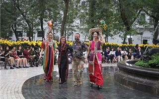 Tôn vinh chất liệu Lụa với Tuần lễ thời trang Việt - Ý 2018