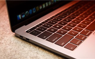 Apple thay pin miễn phí cho MacBook Pro