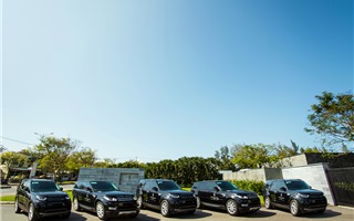 Land Rover Việt Nam chính thức bàn giao lô xe cao cấp cho Four Seasons The Nam Hai