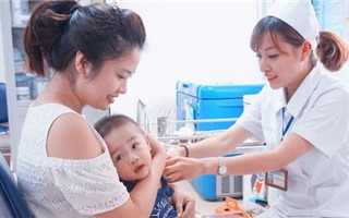 Bộ Y tế cam kết đủ vắc xin tiêm chủng cho trẻ nhỏ