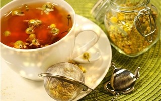 Cách pha trà hoa cúc, trà lá sen tốt cho người mắc bệnh huyết áp