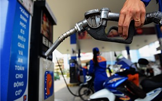 Vì sao giá xăng dầu đồng loạt tăng "sốc"?