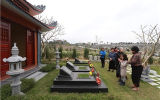 Chùm ảnh: Công viên nghĩa trang rộn ràng tảo mộ trong tiết thanh minh