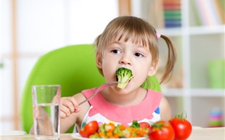 Cách ăn uống giúp trẻ “miễn dịch” với các bệnh mùa hè