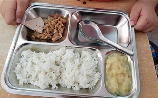 TP. HCM: Khó kiểm soát an toàn thực phẩm khi trường học sử dụng suất ăn công nghiệp