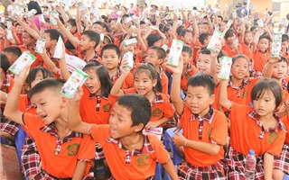 Quỹ sữa Vươn cao Việt Nam và Vinamilk chung tay vì trẻ em Hưng Yên