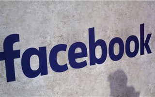 Facebook thuê người nghe lén hội thoại người dùng?