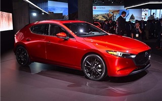 Triệu hồi xe Mazda3 phiên bản 2019 do dính lỗi rơi gương chiếu hậu