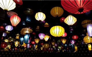Con đường rực rỡ đèn lồng kỷ lục tại Asia Park Đà Nẵng