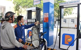 Giá xăng tiếp tục tăng