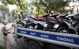 Sóc Sơn - Hà Nội: Thanh tra giao thông bị tố bắt xe không đúng quy trình