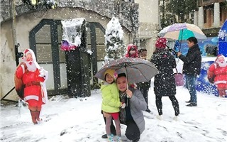 Kỳ nghỉ Tết Dương lịch 2018: Du khách đua nhau lên Sapa “săn” tuyết