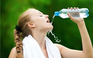 Quy tắc "uống 2 lít nước mỗi ngày" không hề đúng 