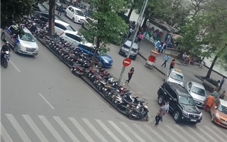 Công ty TNHH Hà Nội Bốn Mùa thu phí trông giữ xe trái quy định
