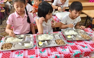 Hà Nội: Yêu cầu các trường học không loại bỏ thịt lợn khỏi thực đơn