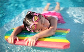 Đuối nước khô - mối nguy hiểm rình rập khi trẻ đi bơi ngày hè