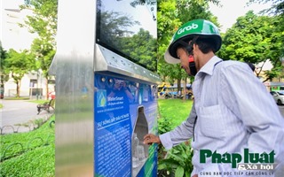 Hà Nội: Người dân hào hứng trải nghiệm cây lọc nước trí tuệ nhân tạo đầu tiên