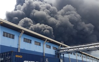 Bình Dương: Cháy nhà xưởng, hàng trăm công nhân tháo chạy tán loạn