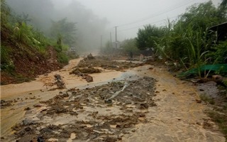 Thanh Hóa: Nhiều tuyến đường bị sạt lở, 1 người mất tích do mưa lũ