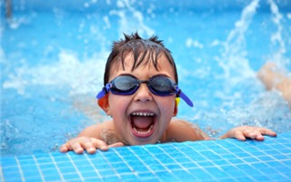 Những điều cha mẹ buộc phải biết khi đưa con đi bơi 