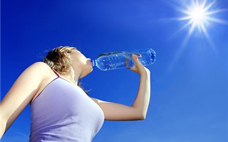 Cảnh báo nguy cơ tử vong do uống quá nhiều nước