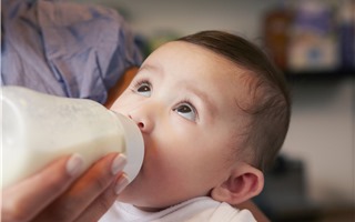 10 loại sữa tốt và phổ biến cho trẻ từ 6 - 12 tháng (phần 1)