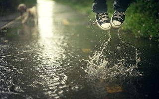 Cách bảo quản giày dép sau khi đi mưa 