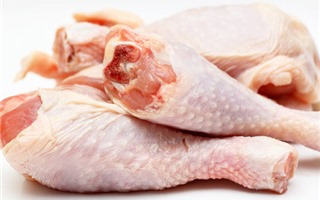 Cách nhận biết thịt gà bị nhuộm hóa chất độc hại 