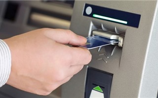 NHNN yêu cầu các ngân hàng giảm hạn mức rút tiền để phòng rủi ro thanh toán thẻ