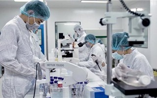 Việt Nam tiếp nhận công nghệ sản xuất vaccine mRNA của WHO