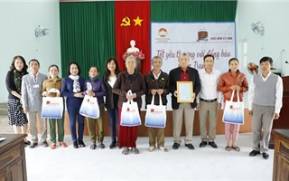 Đoàn Hiệp hội Nước mắm Việt Nam thăm và tặng quà Tết bà con tại Quảng Ngãi